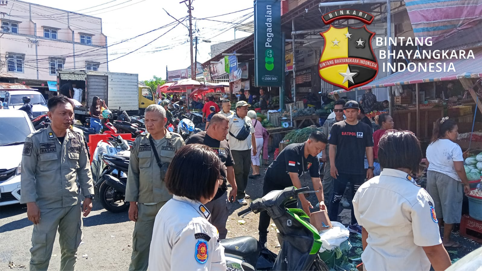 Tim 3 Pasus dan Kompi Anoa Tegakkan Perda di Pasar Karombasan, PKL Ditertibkan Demi Ketertiban Umum.