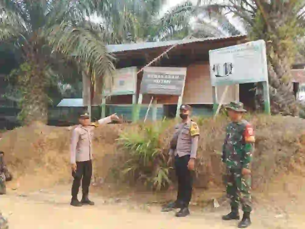 Di Tengah Teriknya Cuaca dan Kepungan Asap, Tiga Pilar Kuala Behe Perkuat Patroli Karhutla.