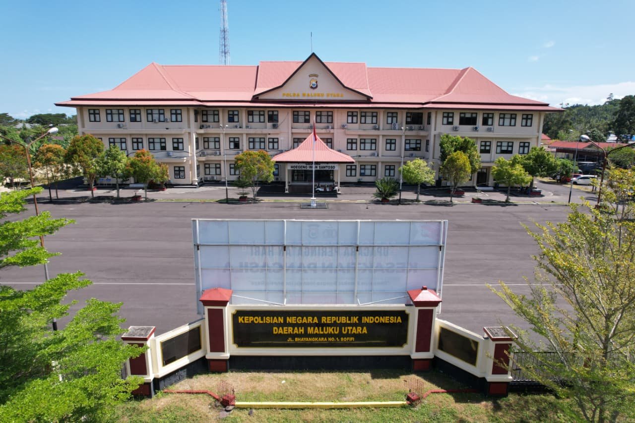 ROTASI BESAR DI POLDA MALUT! KURSI WAKAPOLDA DAN DIRRESKRIMSUS RESMI BERGANTI.