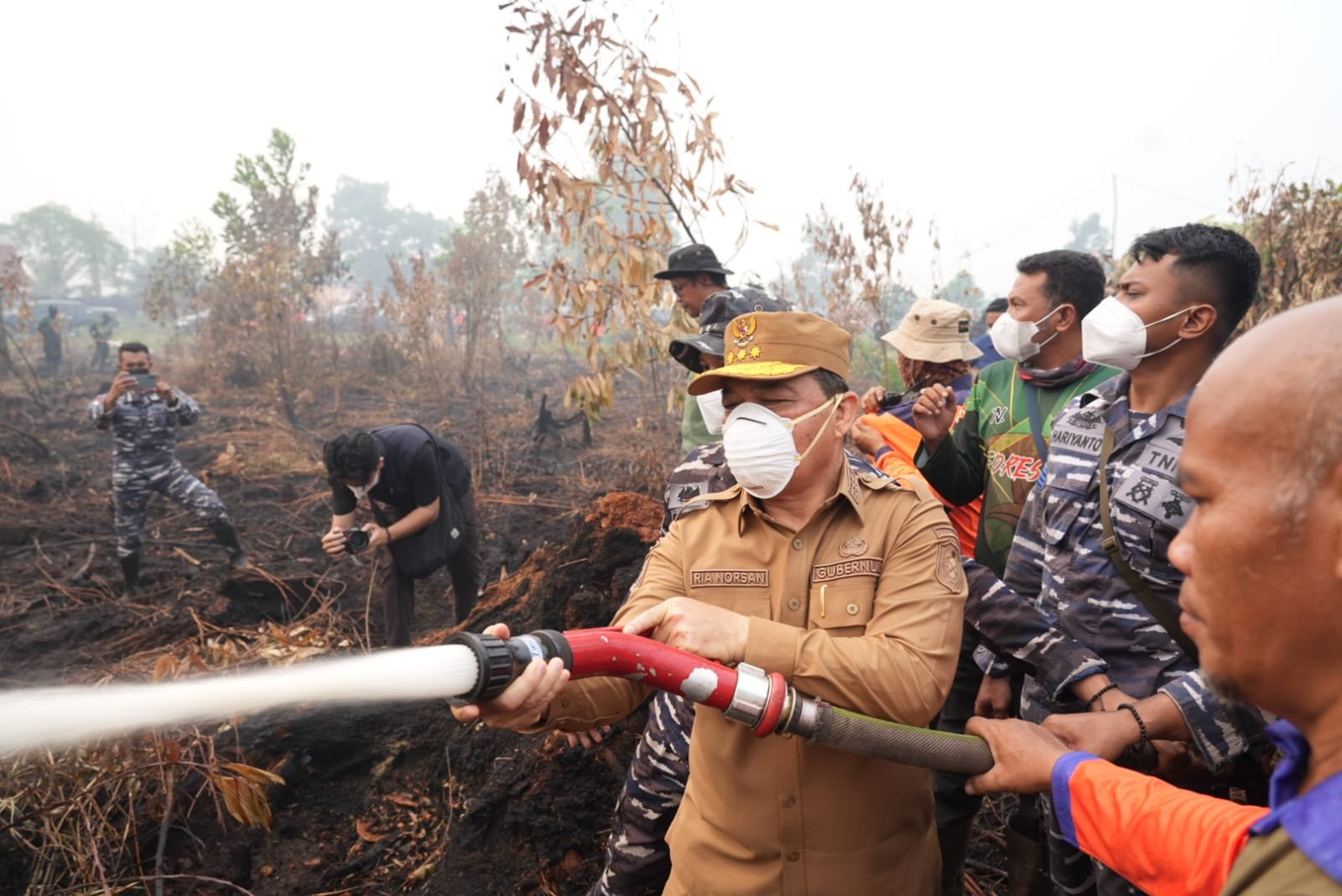SIAGA KARHUTLA, GUBERNUR NORSAN TINJAU TITIK PANAS DAN MINTA PENEGAKAN HUKUM TEGAS.