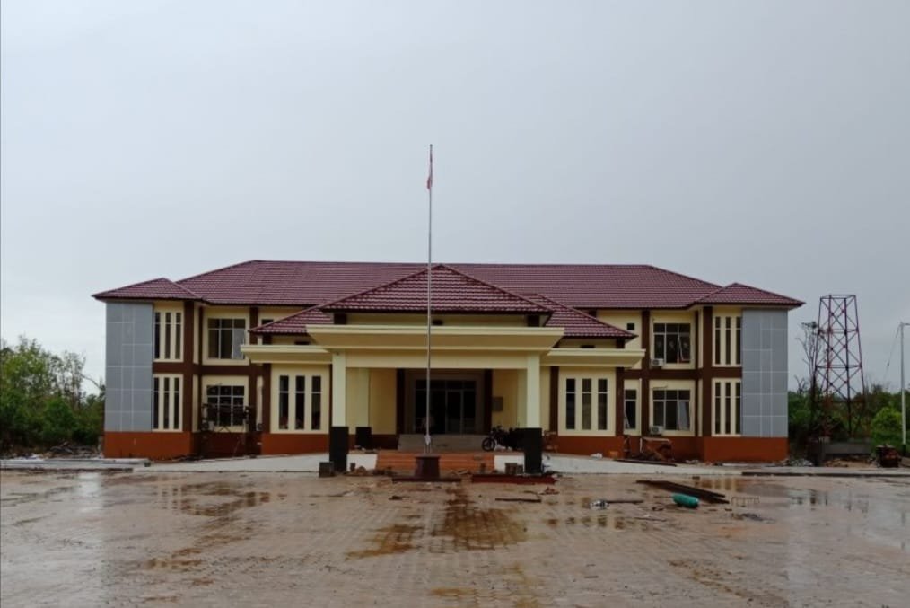 KASUS BBM KAPAL TONGKANG DI PULAU PENEBANG MASUK PROSES PENYIDIKAN, PUBLIK DESAK POLRES KAYONG UTARA BUKA STATUS TERSANGKA DAN BARANG BUKTI.