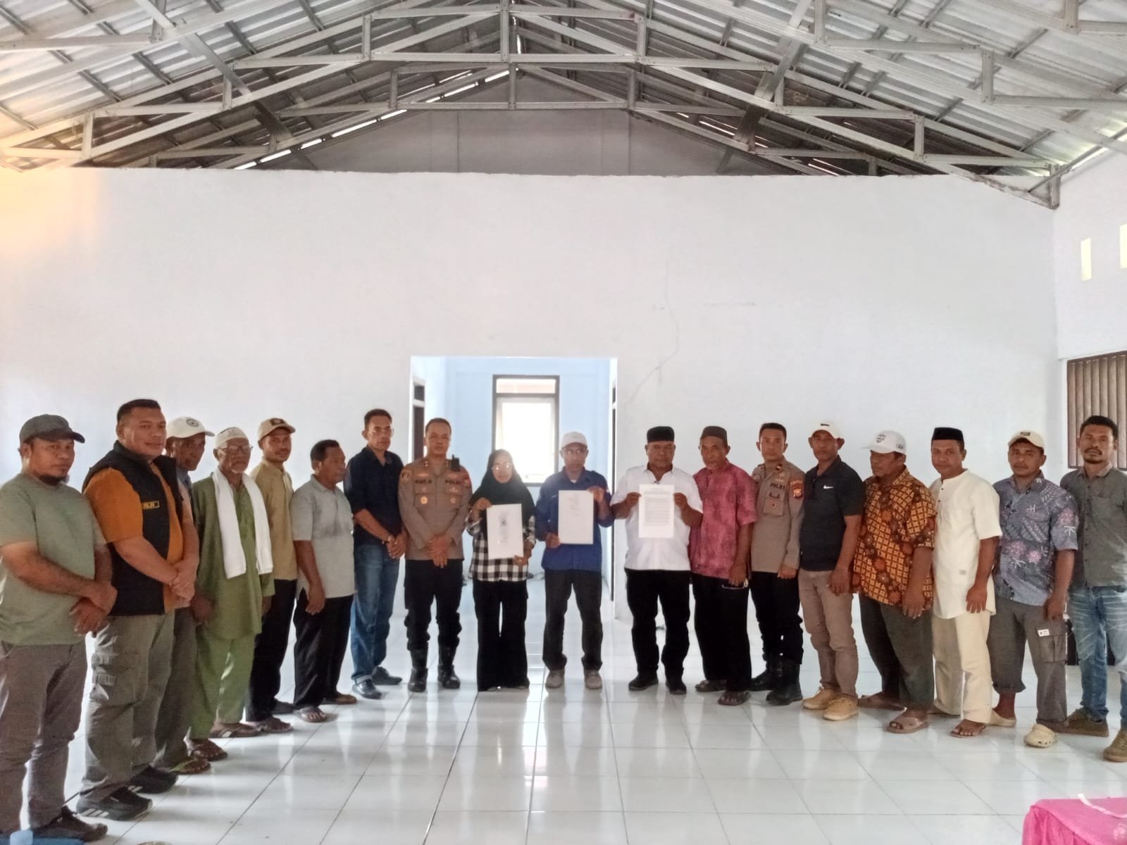 KAPOLRES HALTENG TEMUI WARGA PATANI BARAT, EMPAT DESA BANGUN KOMITMEN CEGAH PROVOKASI.