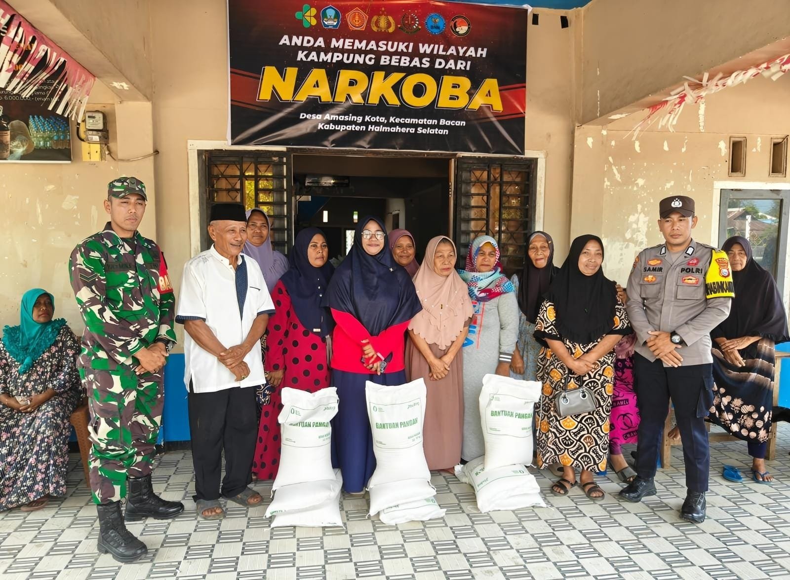 Bhabinkamtibmas Amasing Kota Kawal Penyaluran Beras Bulog Cadangan Pangan Pemerintah (CPP).
