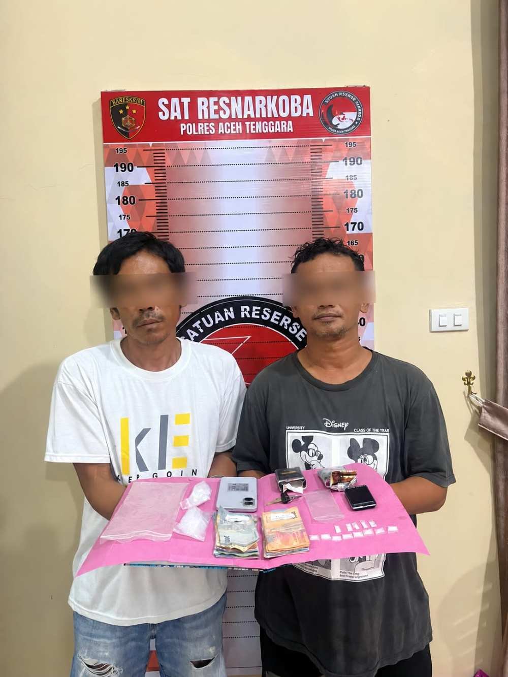 13 Paket Sabu Tersembunyi di Bawah Lantai Kedai, Dua Pria Diamankan Polres Aceh Tenggara.