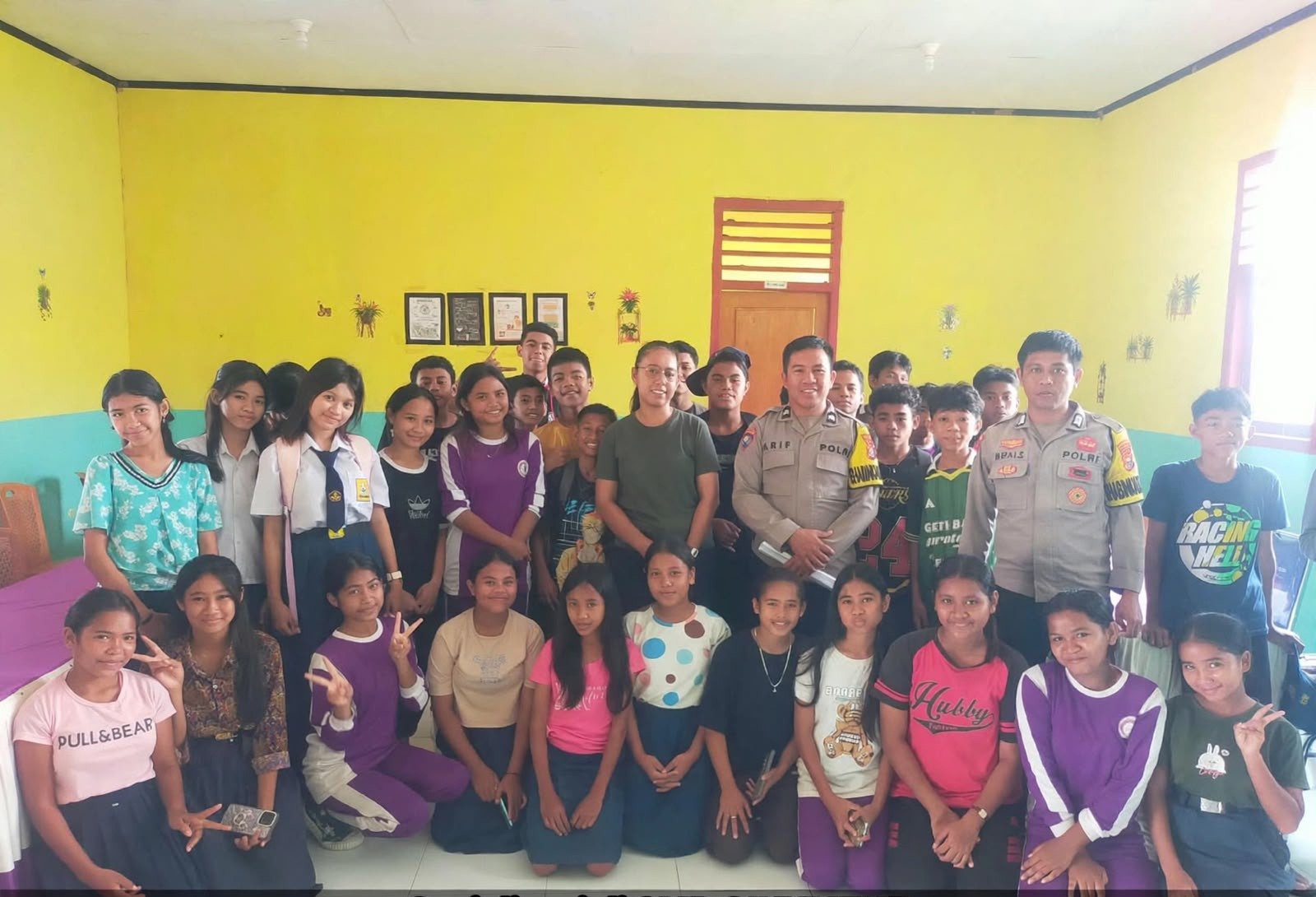 Bhabinkamtibmas Kenalkan Kemala Taruna Bhayangkara kepada Pelajar SMP EQUMENE.