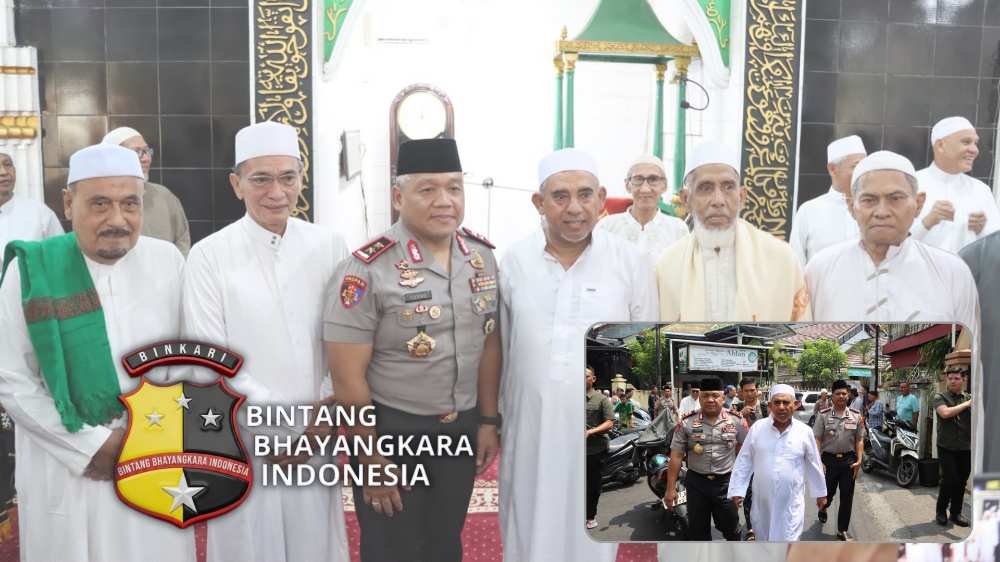 JUMAT KELILING DI KAMPUNG ARAB! KAPOLDA SULUT BERSAMA KAPOLRESTA MANADO PERKUAT SILATURAHMI DAN KERUKUNAN UMAT.